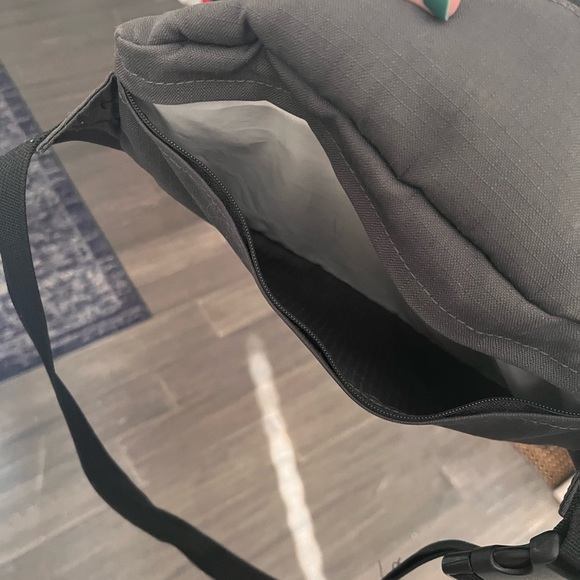 Cross body/belt bag - Picture 4 of 4